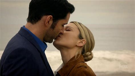 do lucifer and chloe get together|lucifer and chloe first kiss.